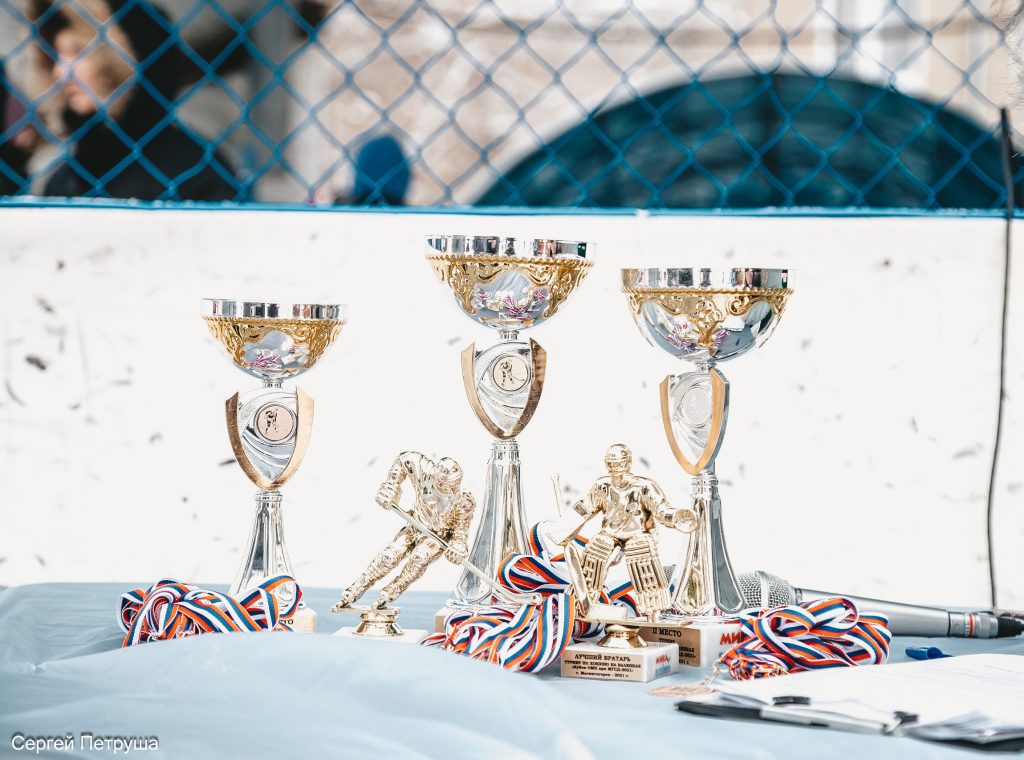Команда «УМК» заняла второе место в турнире по хоккею на валенках на Кубок Общественной молодежной палаты